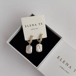 945 Gorgeous Pearl Earrings